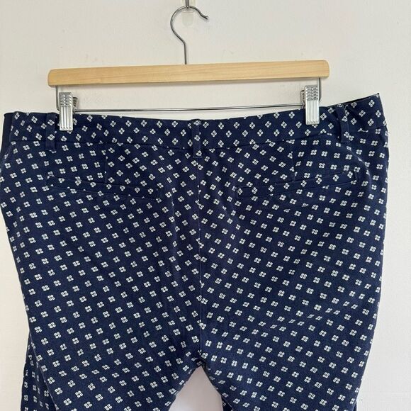 Old Navy Maternity Pixie Pants with Side Panel Navy Blue and White Size 16 - Picture 5 of 8
